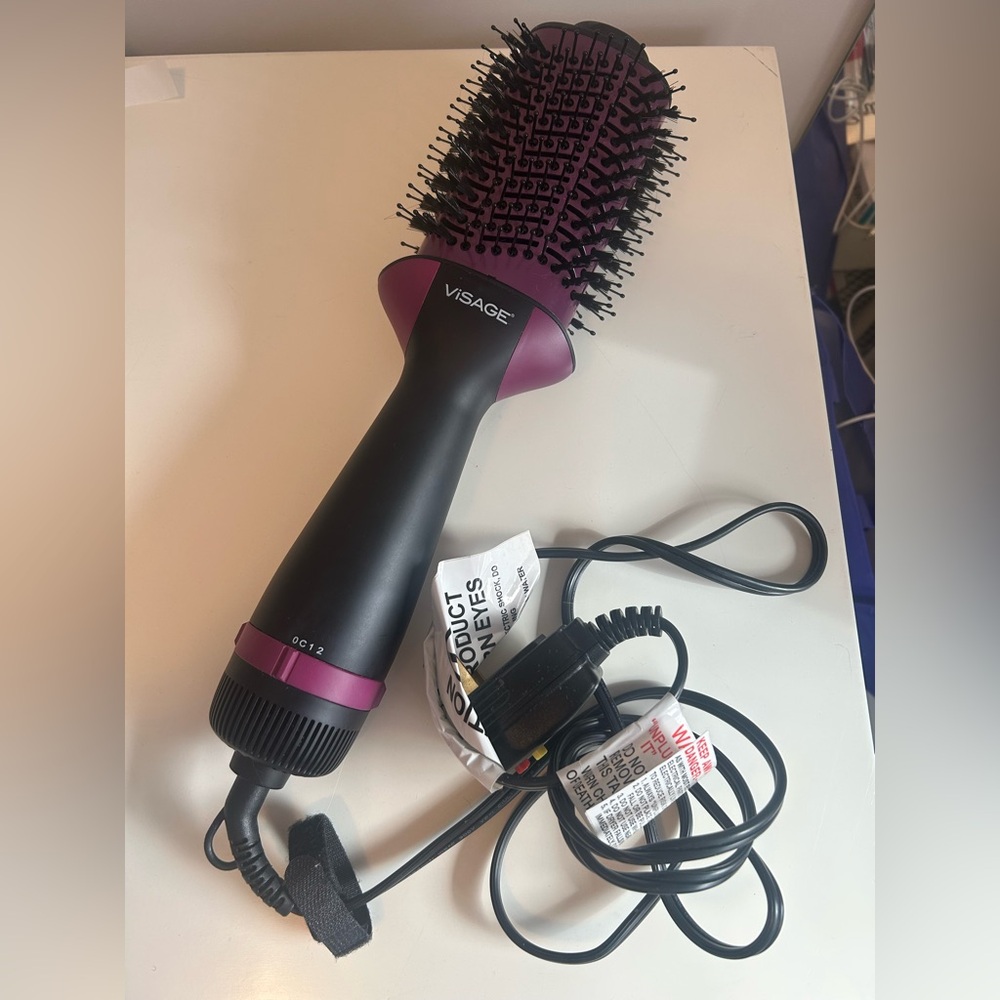 Visage hot air brush, a styling tool